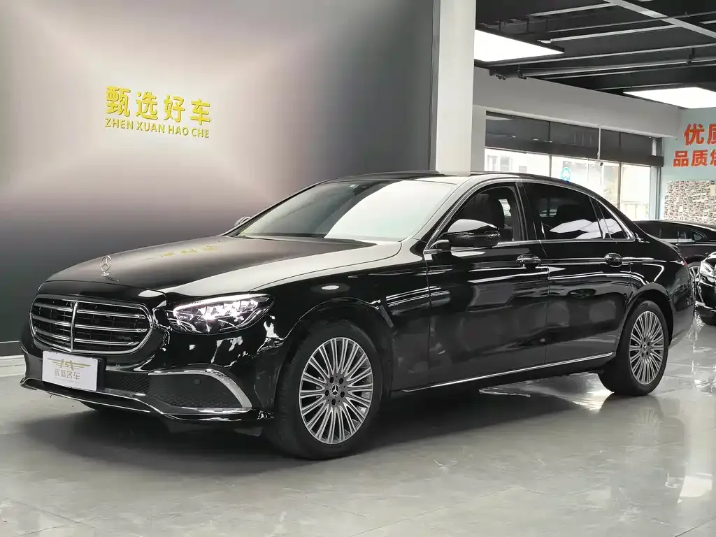 Mercedes-Benz E-Class — фото 1