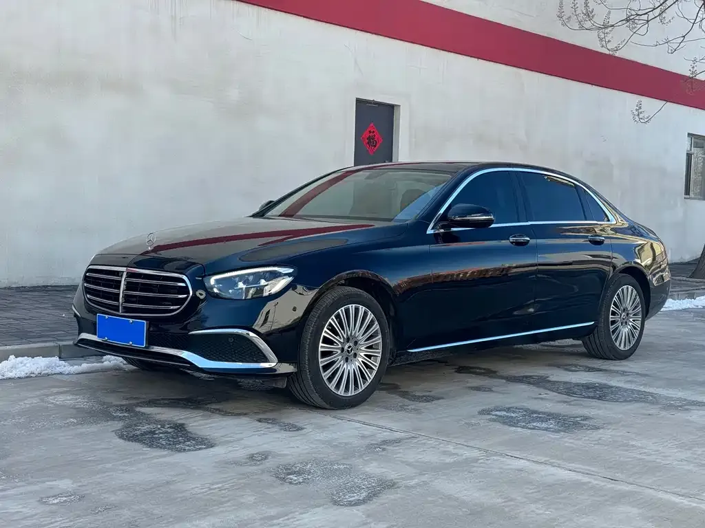 Mercedes-Benz E-Class — фото 1