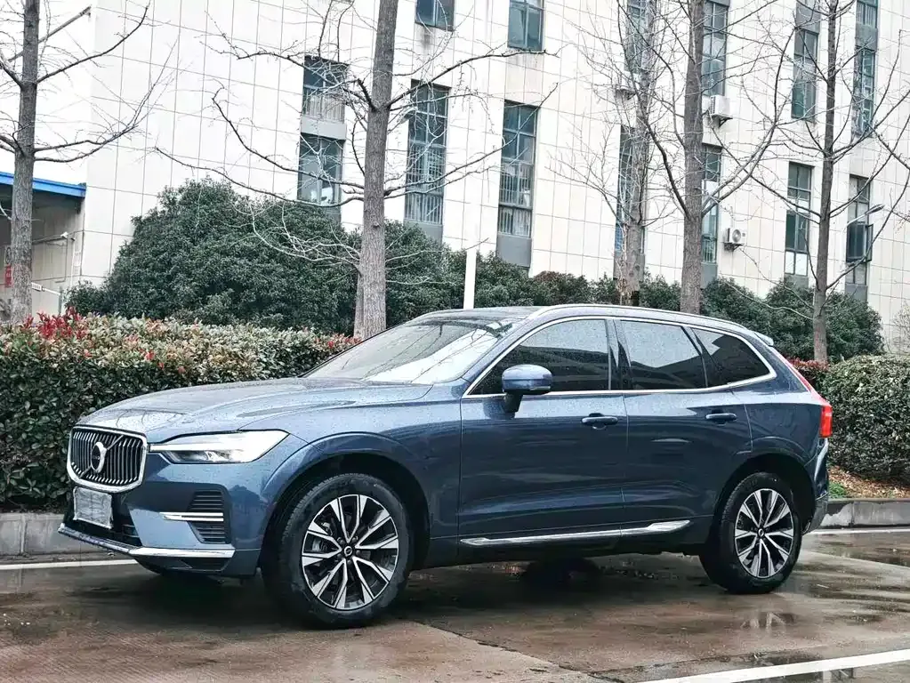 Volvo XC60 — фото 1