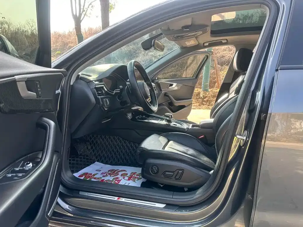 Audi A4L 2022 из CN, фото 6