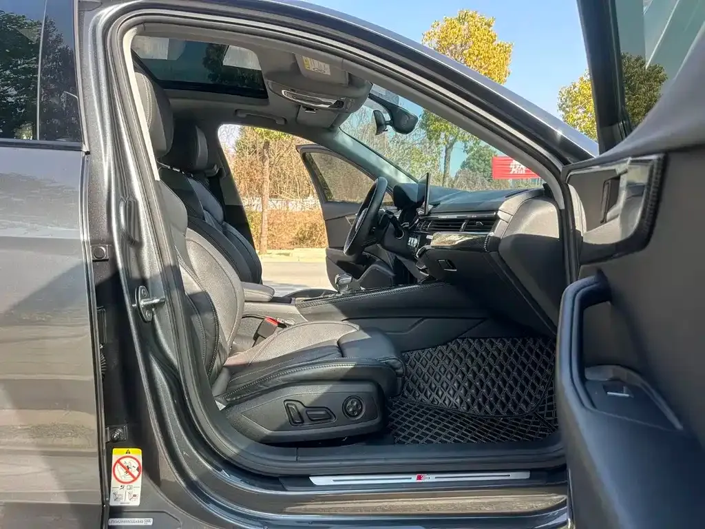 Audi A4L 2022 из CN, фото 3