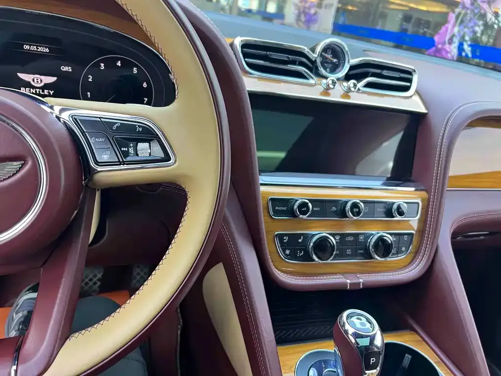 Bentley Bentayga — фото 5