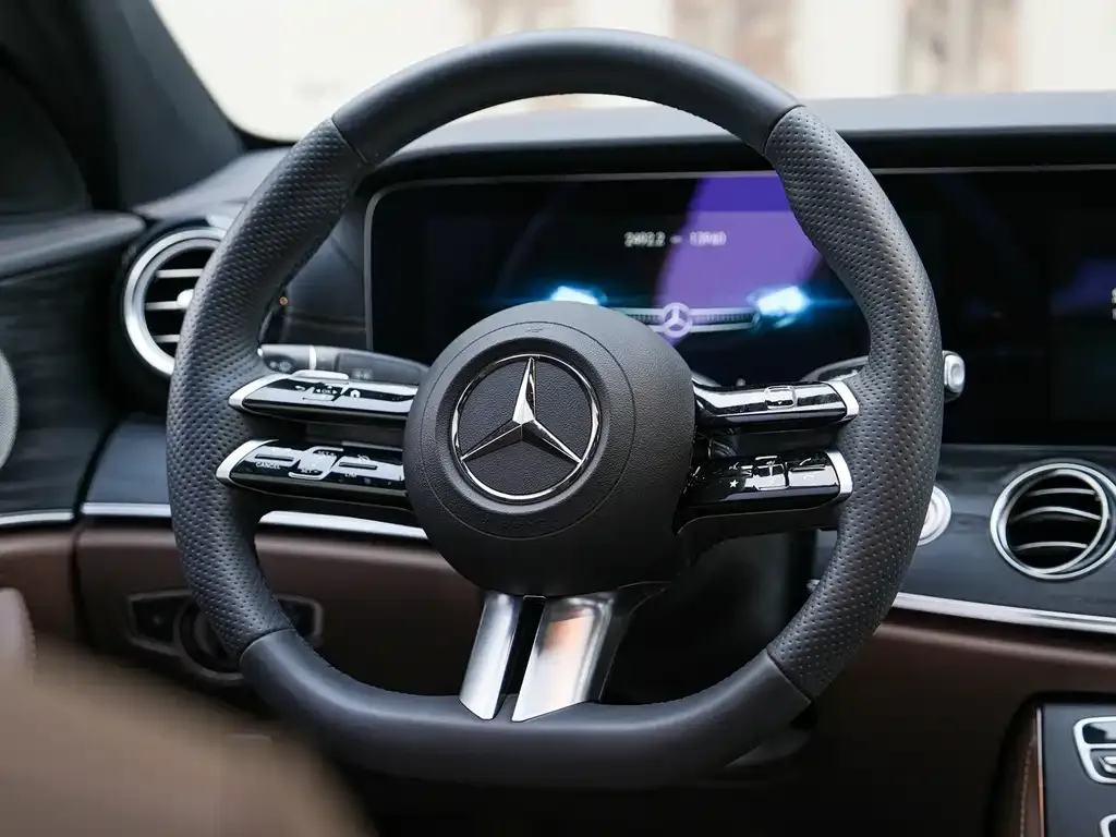 Mercedes-Benz E-Class — фото 10