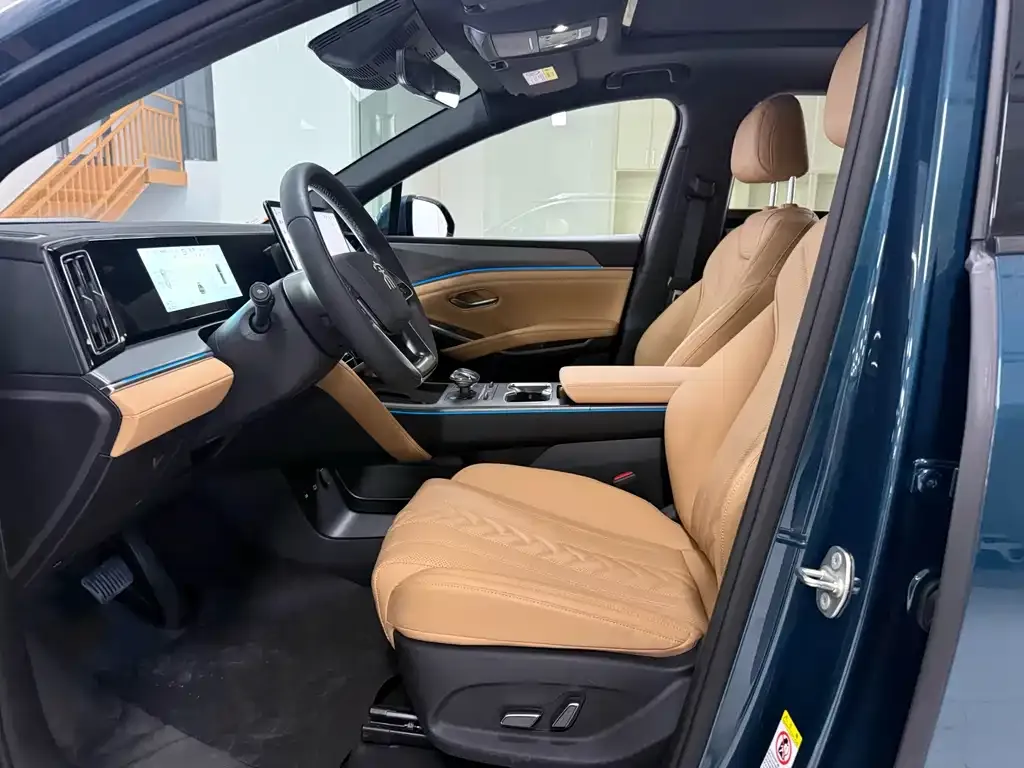 BYD L DM-i — фото 6