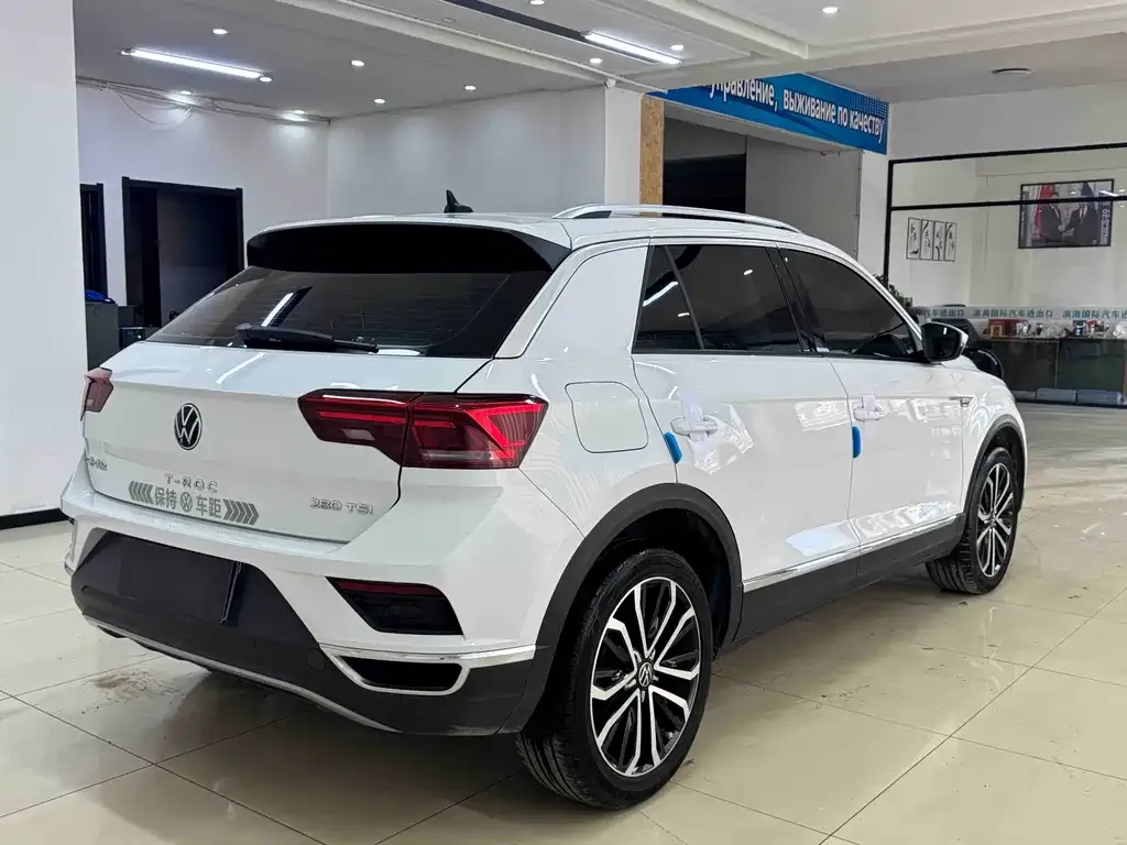Volkswagen T-Roc — фото 10