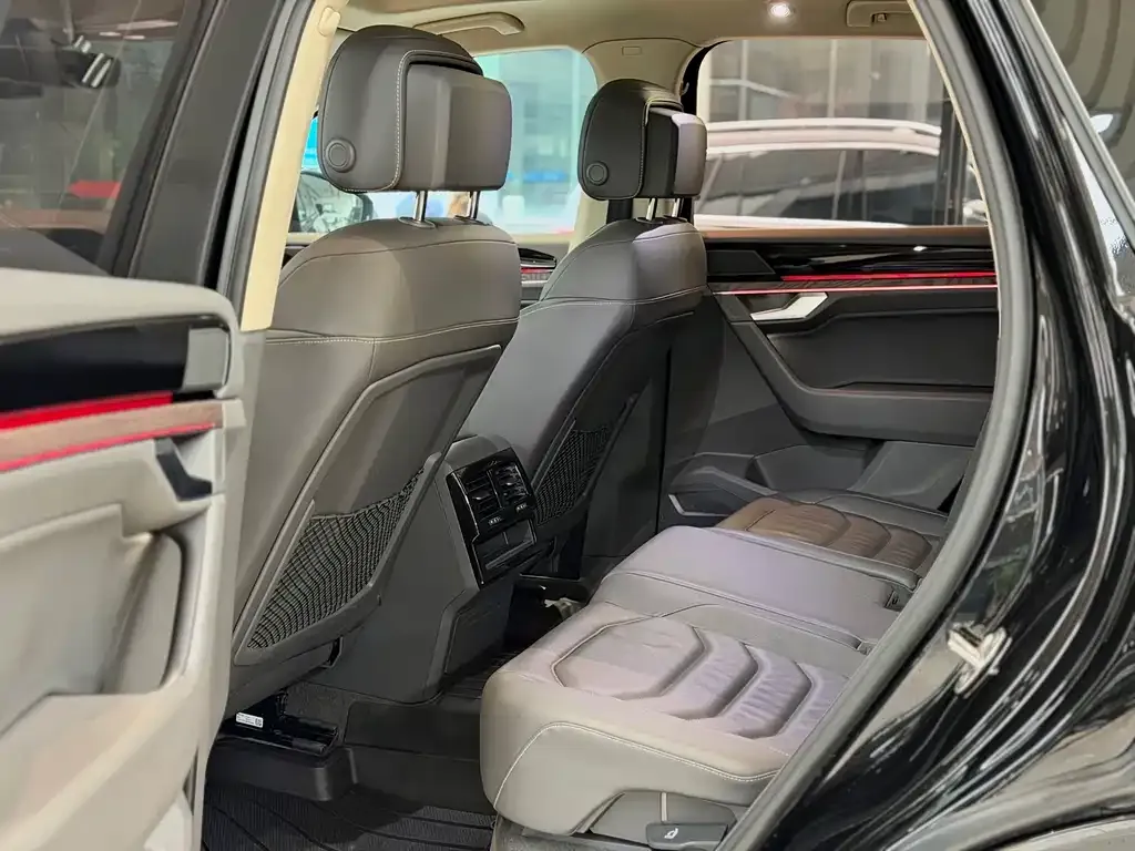Volkswagen Touareg 2023 из CN, фото 5