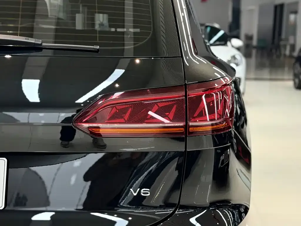 Volkswagen Touareg 2023 из CN, фото 3