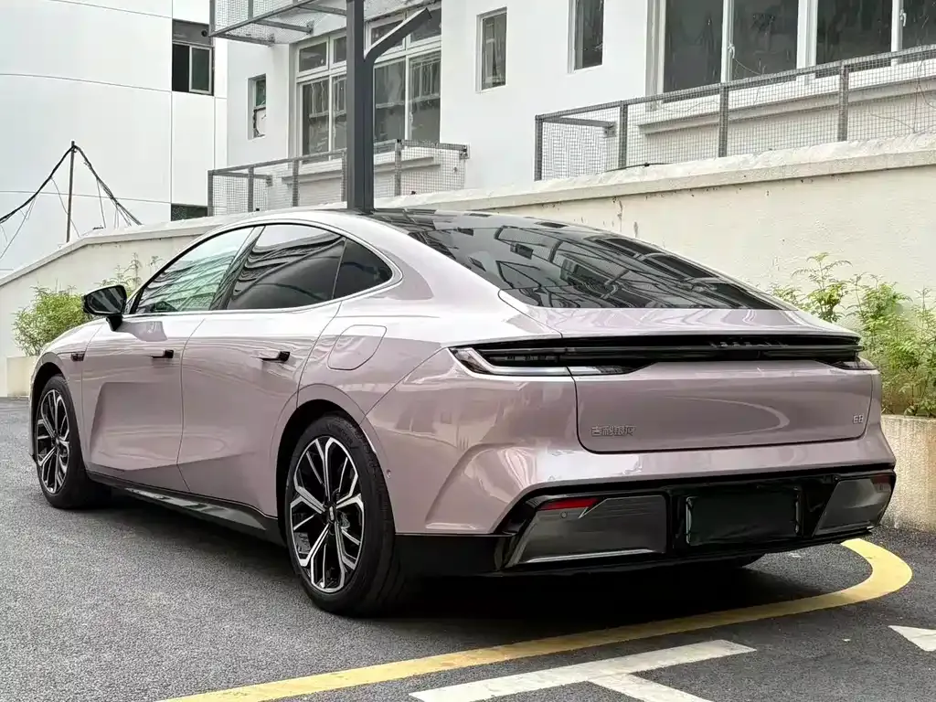 Geely Galaxy E8 — фото 10