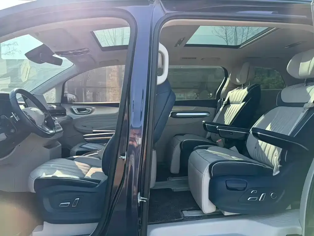 Roewe iMAX8 — фото 7
