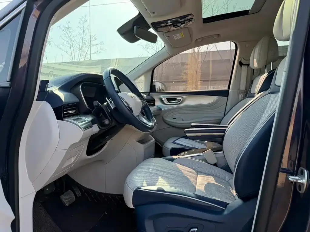Roewe iMAX8 — фото 9