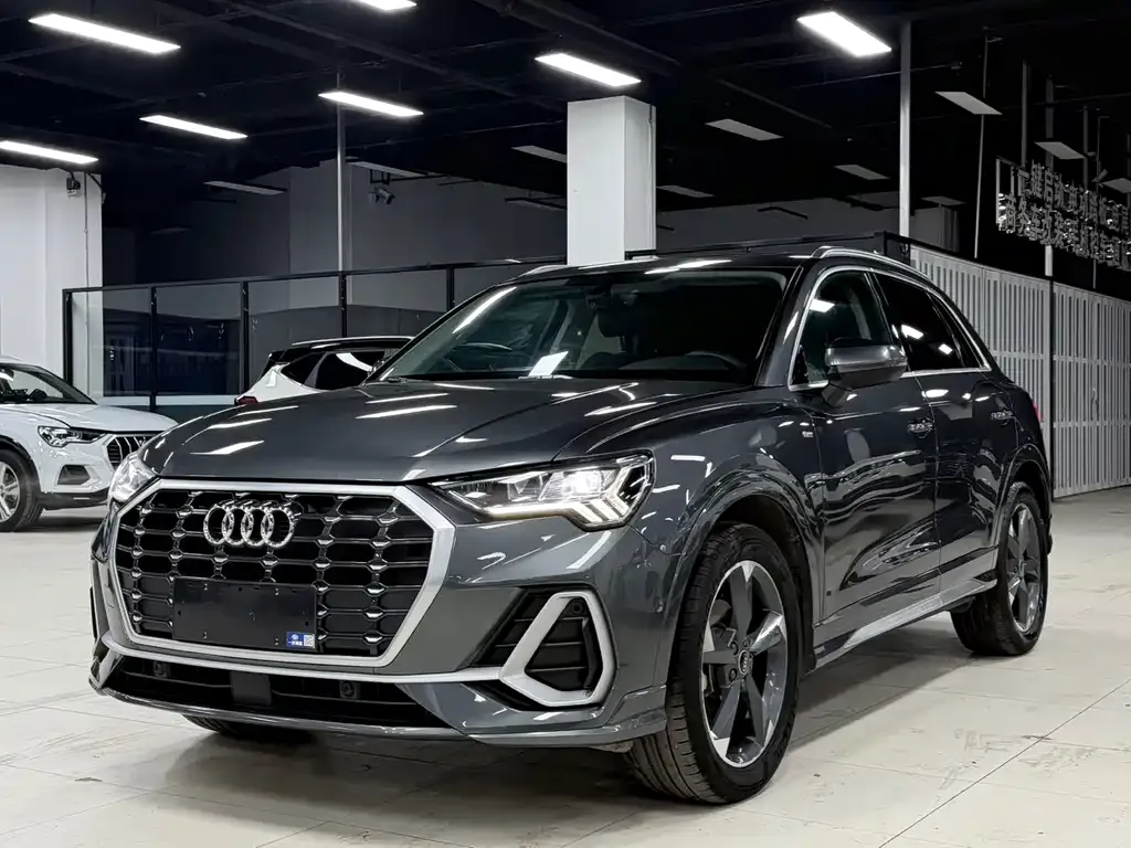 Audi Q3 — фото 1