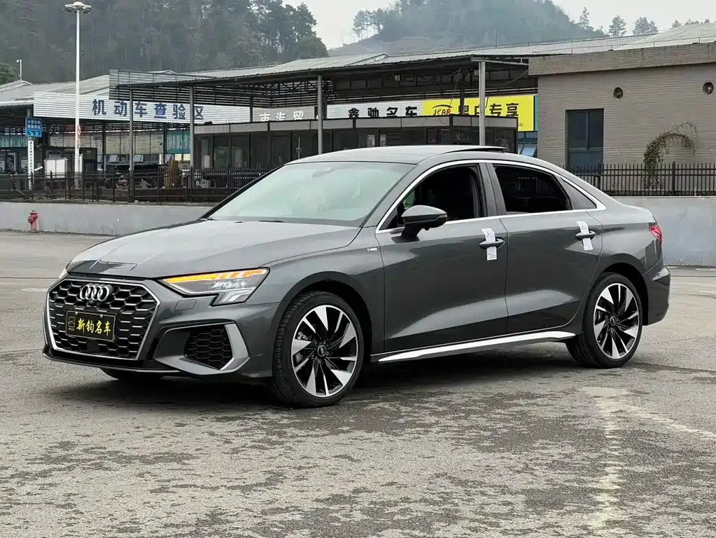 Audi A3 — фото 1