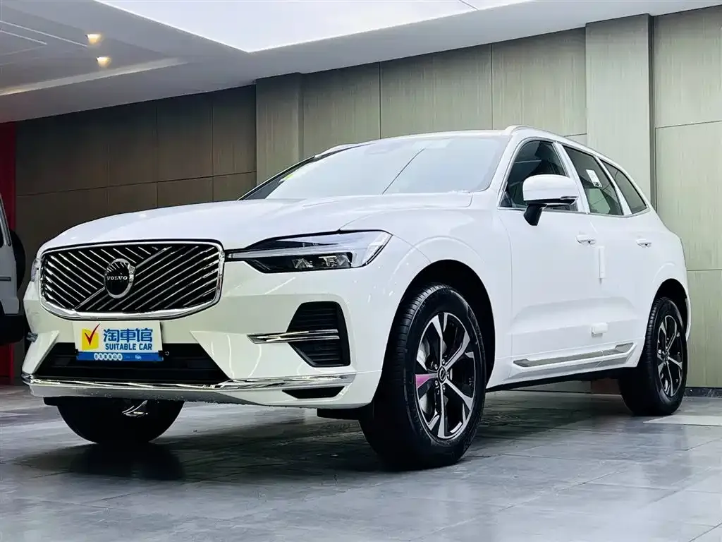 Volvo XC60 — фото 1