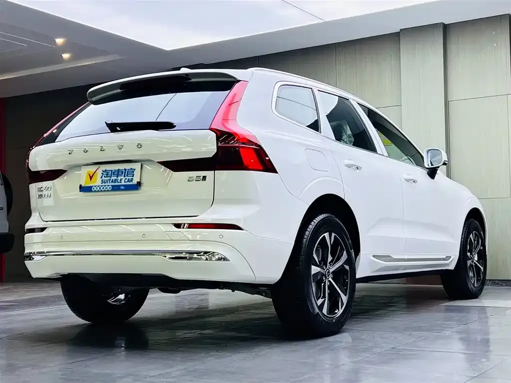 Volvo XC60 — фото 10