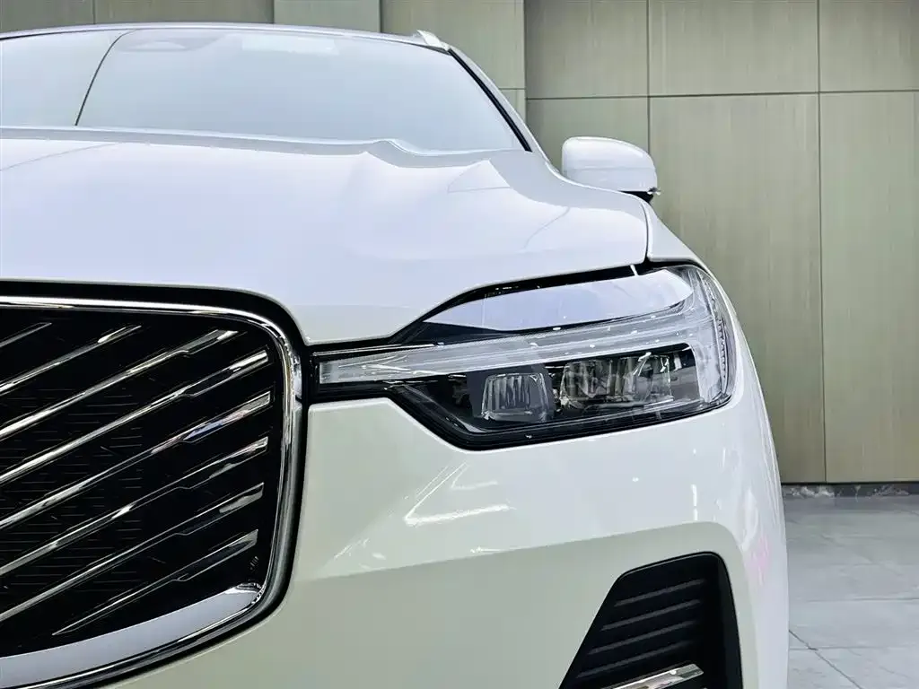 Volvo XC60 — фото 9