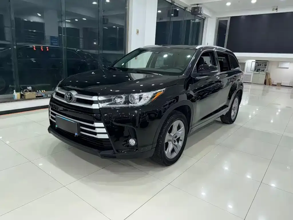 Toyota Highlander — фото 1