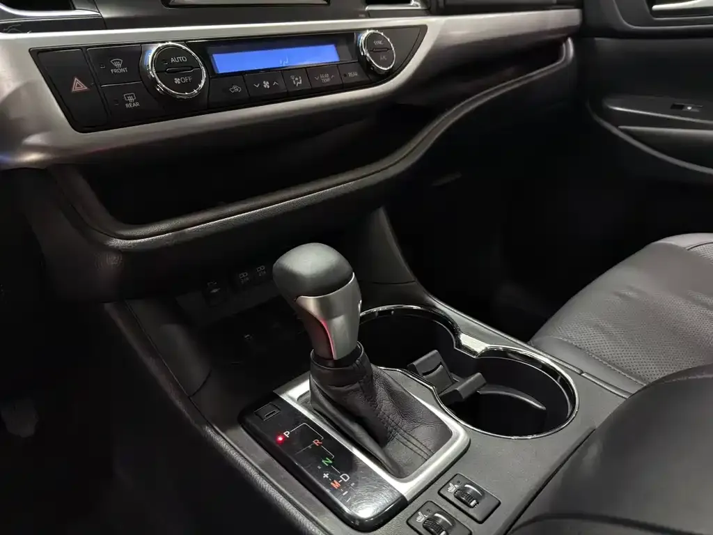Toyota Highlander — фото 10