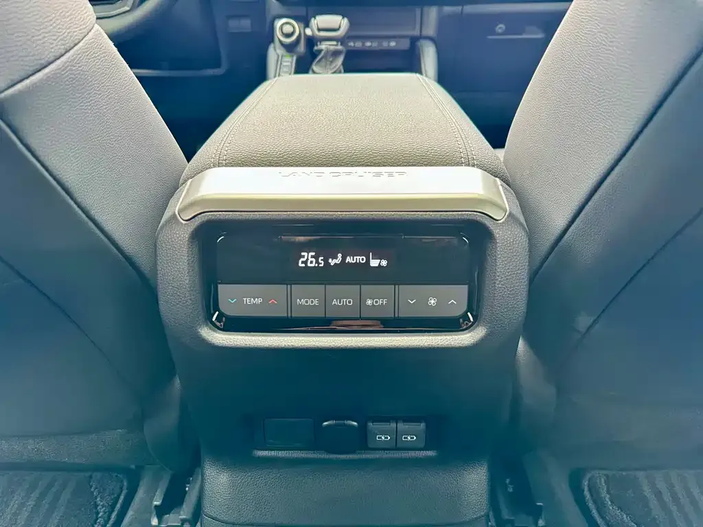Toyota Prado — фото 7