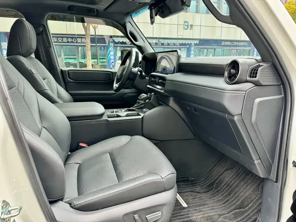 Toyota Prado — фото 10