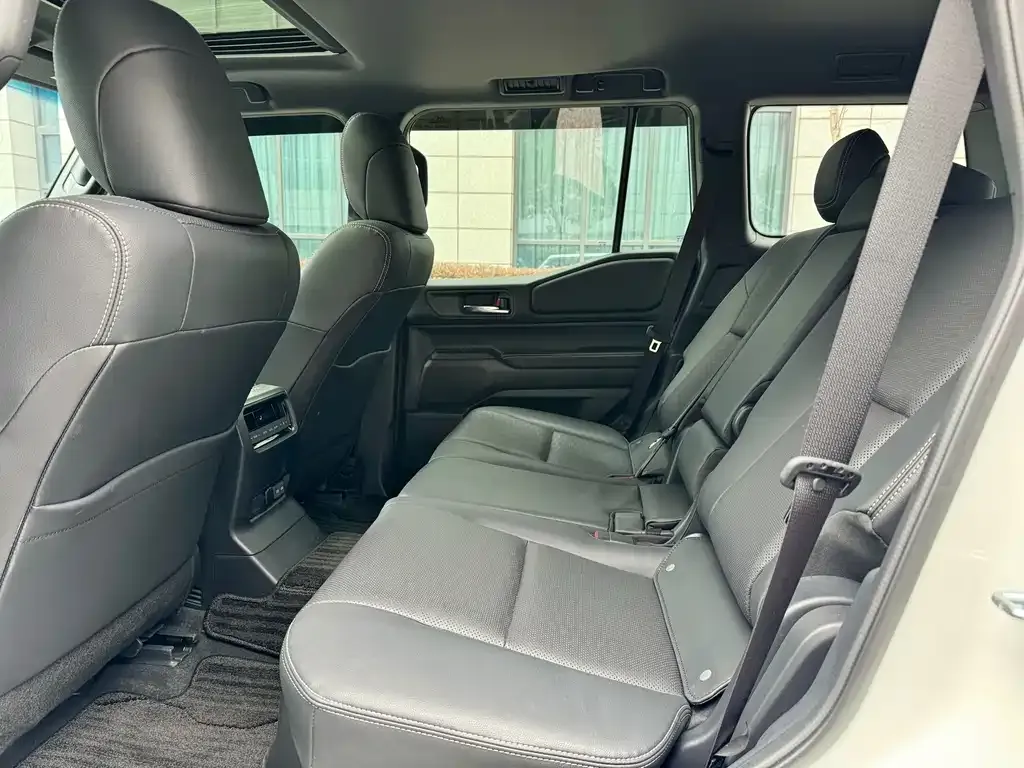 Toyota Prado — фото 2