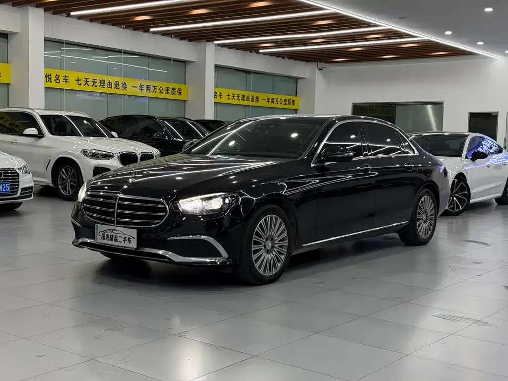 Mercedes-Benz E-Class — фото 1