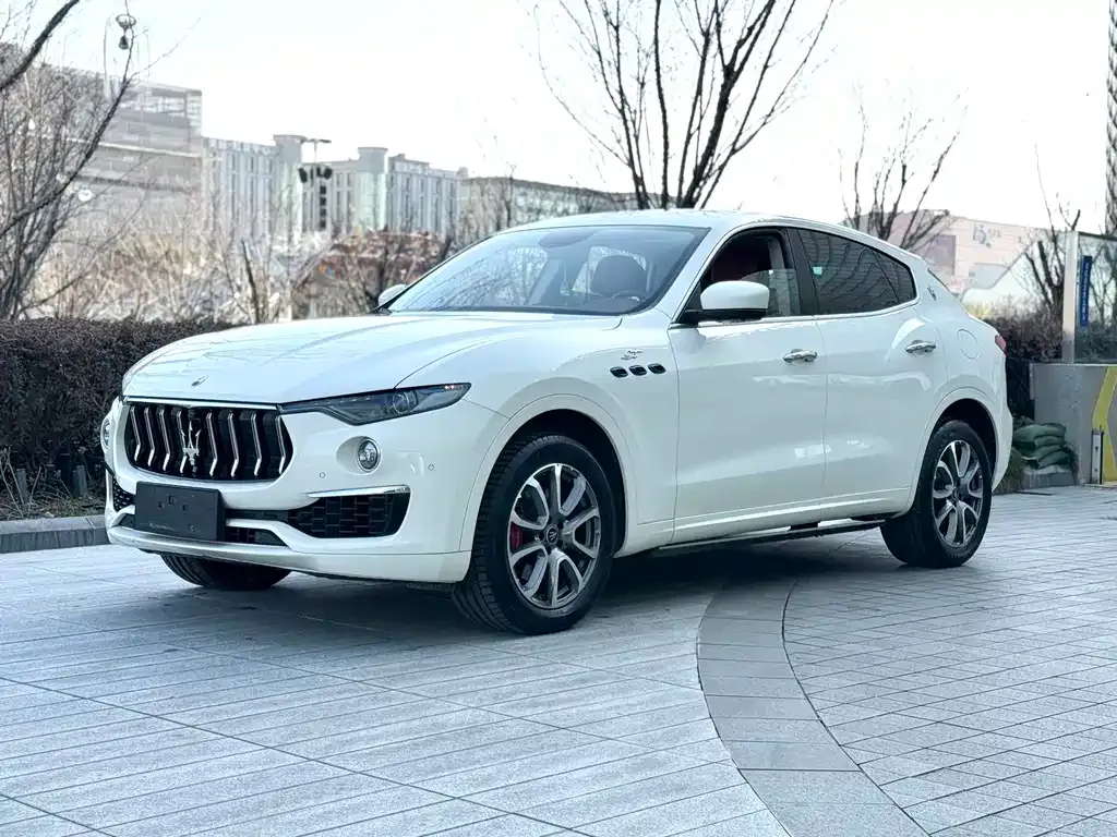 Maserati Levante — фото 1