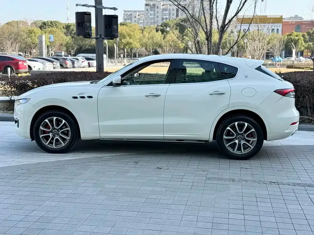 Maserati Levante — фото 10