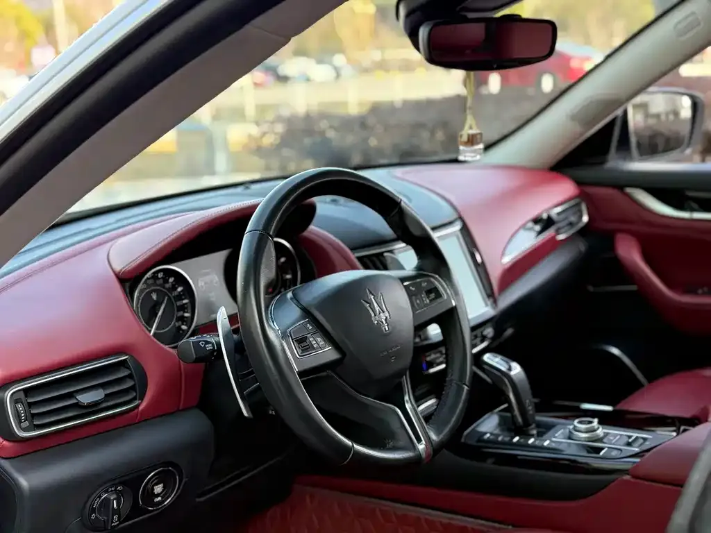 Maserati Levante — фото 4