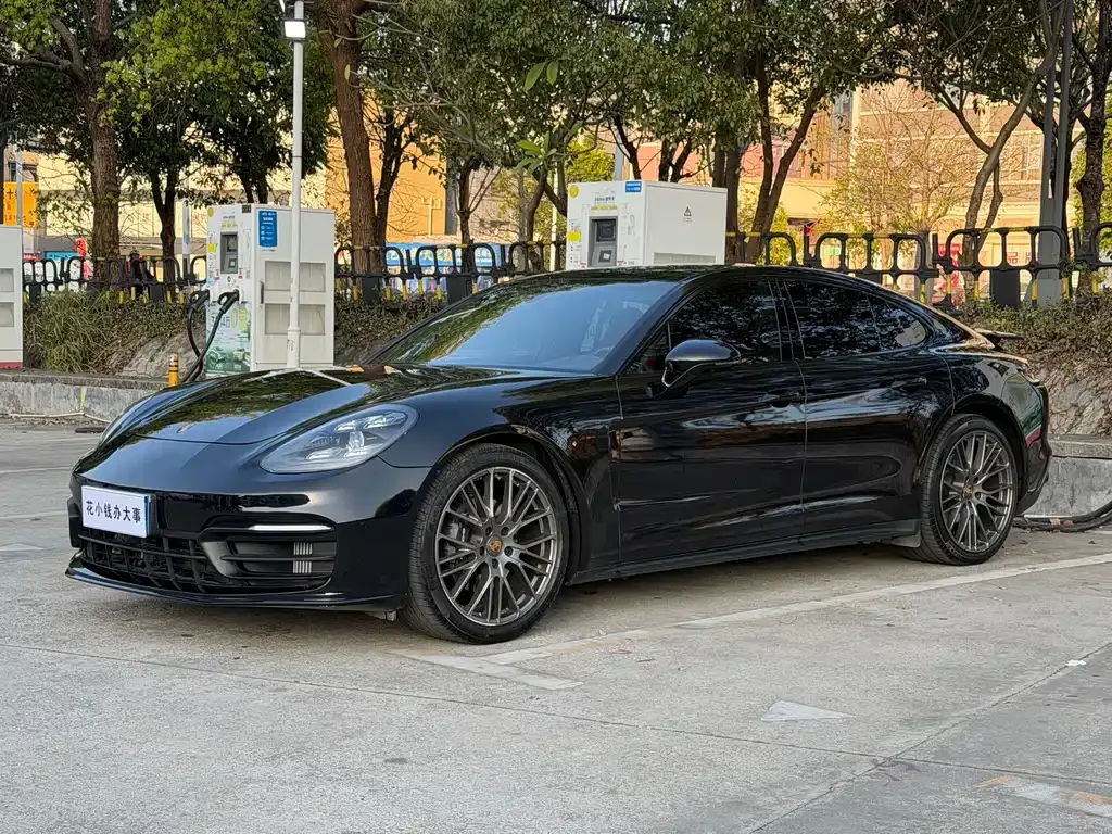 Porsche Panamera — фото 1