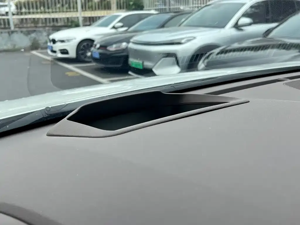 Toyota Granvia — фото 2