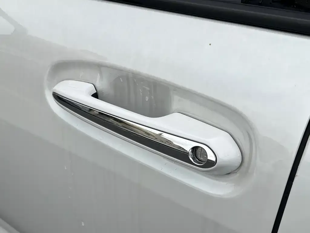 Toyota Granvia — фото 3