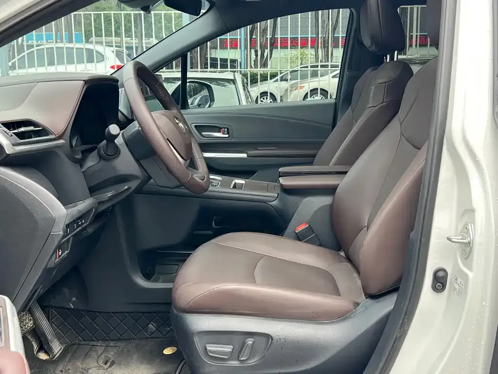 Toyota Granvia — фото 6