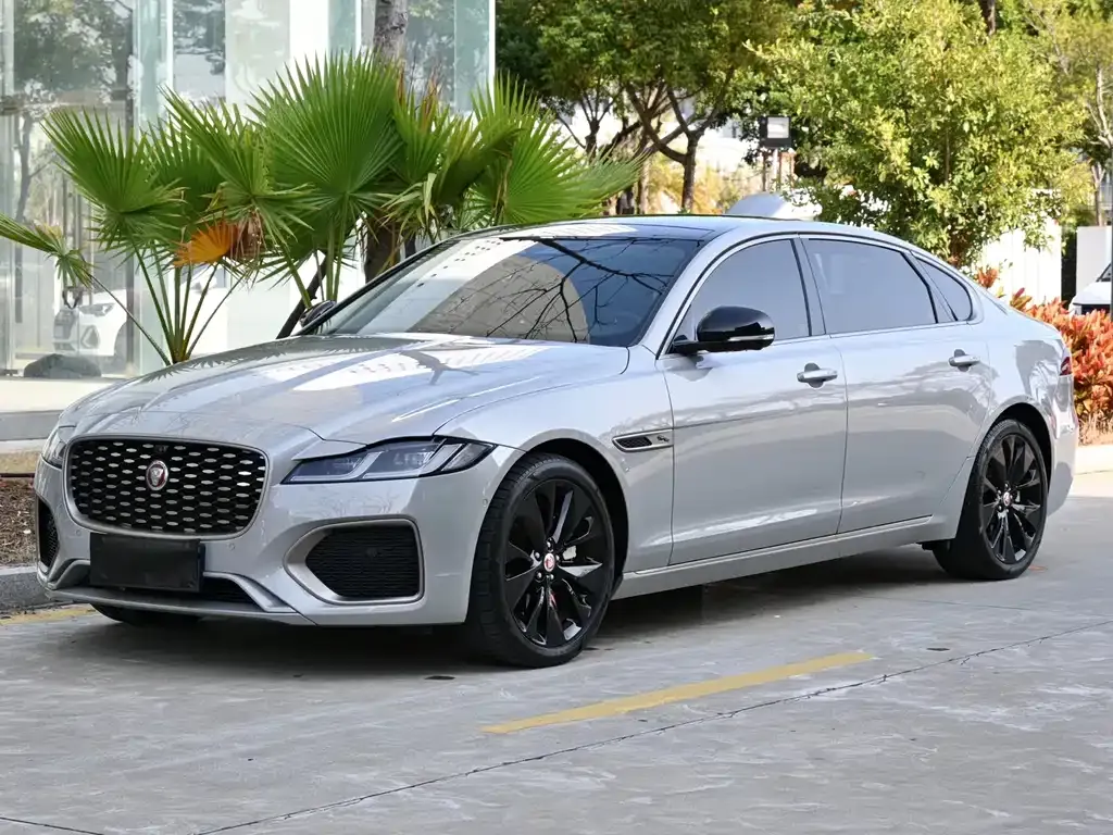 Jaguar XFL — фото 1