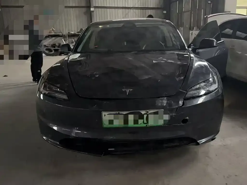 Tesla Model 3 — фото 3