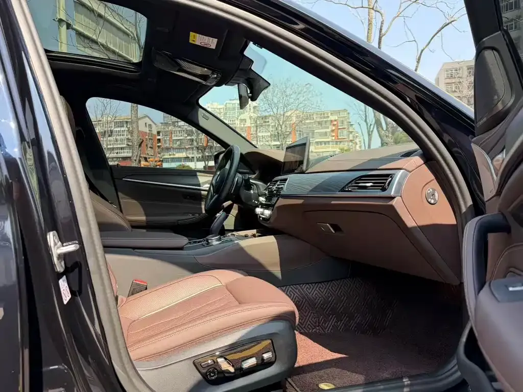 BMW 5 Series 2024 из CN, фото 10