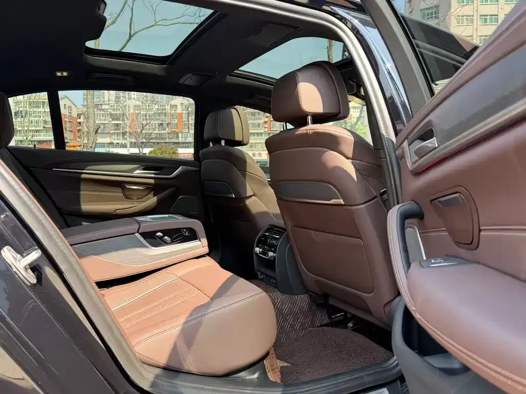 BMW 5 Series 2024 из CN, фото 4