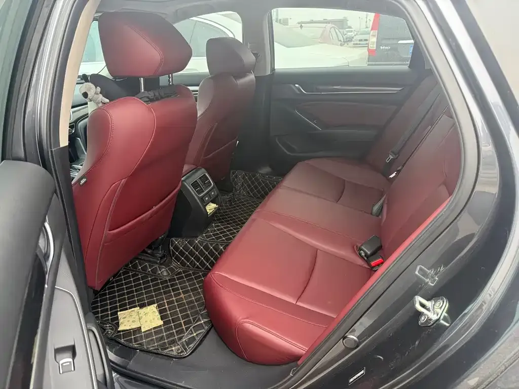 Honda Accord — фото 8
