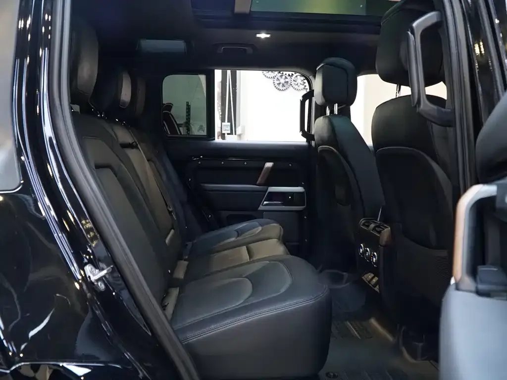 Land Rover Defender 2023 из CN, фото 2