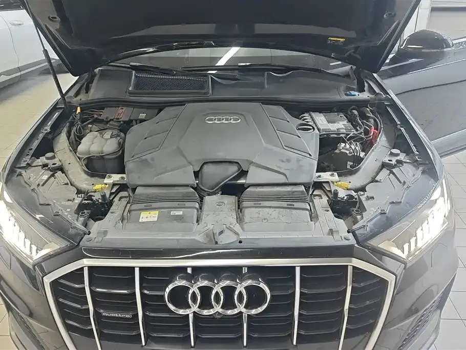 Audi Q7 2021 из CN, фото 9