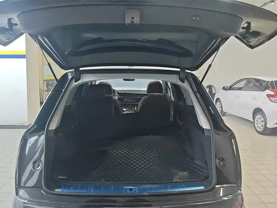 Audi Q7 2021 из CN, фото 8