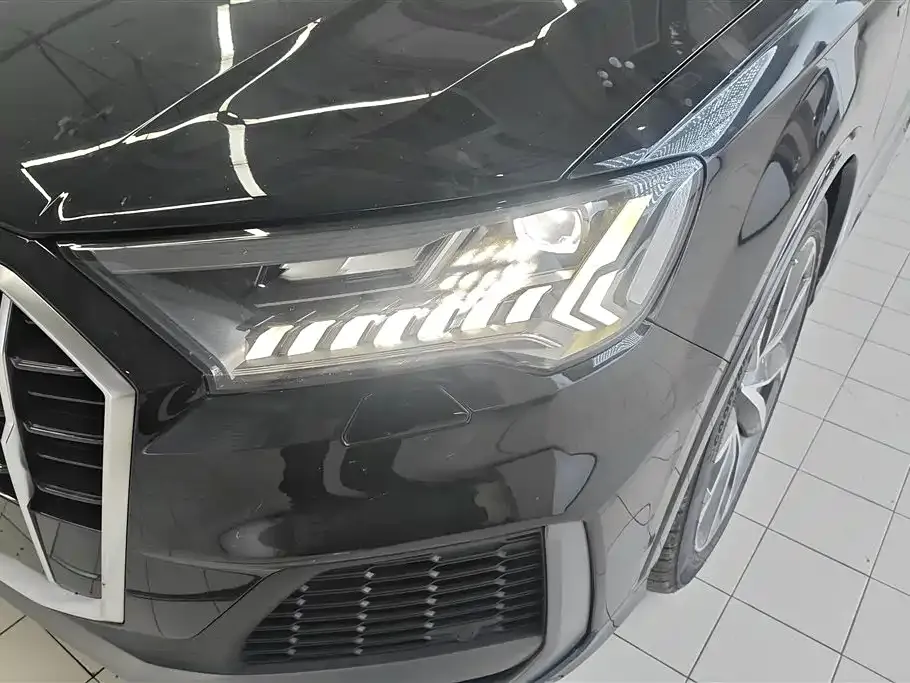 Audi Q7 2021 из CN, фото 7