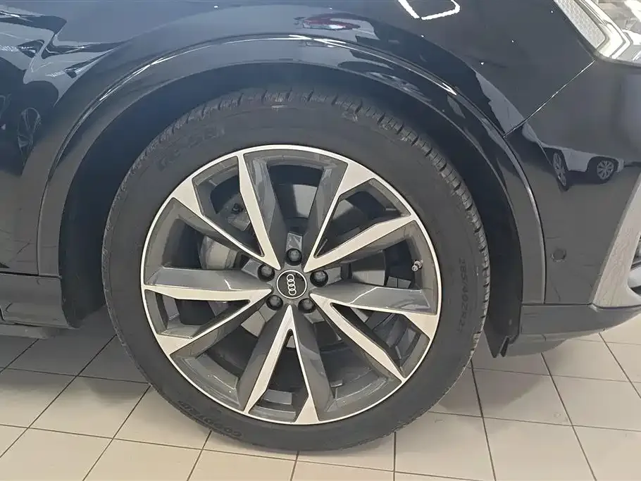 Audi Q7 2021 из CN, фото 4