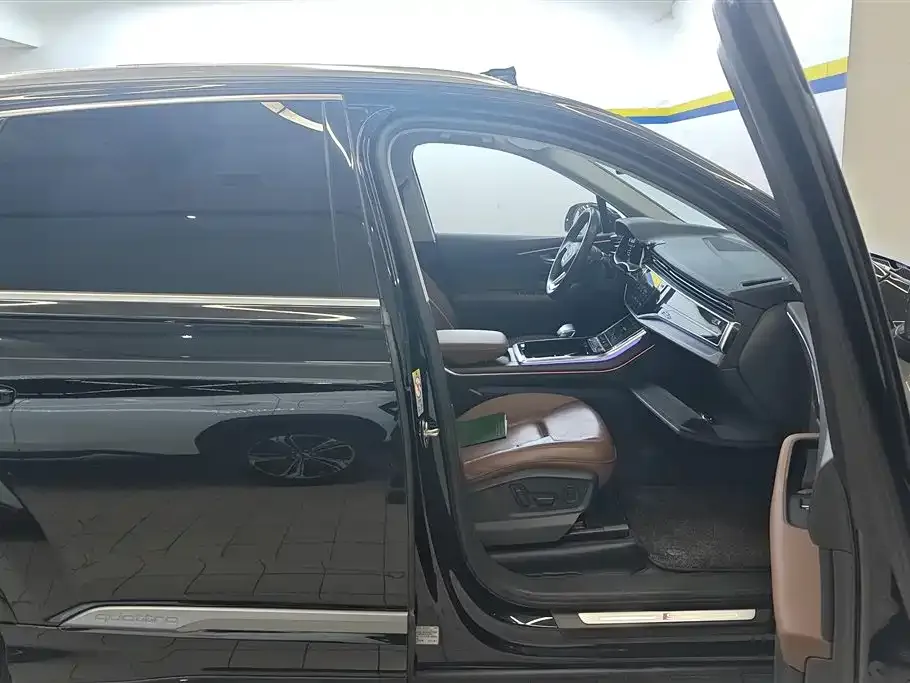 Audi Q7 2021 из CN, фото 2