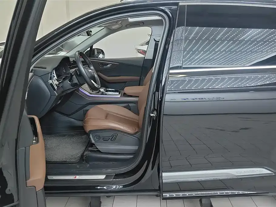 Audi Q7 2021 из CN, фото 10