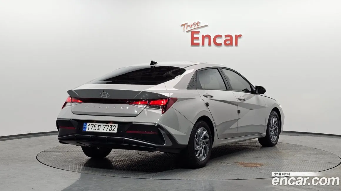 Hyundai AVANTE — фото 5