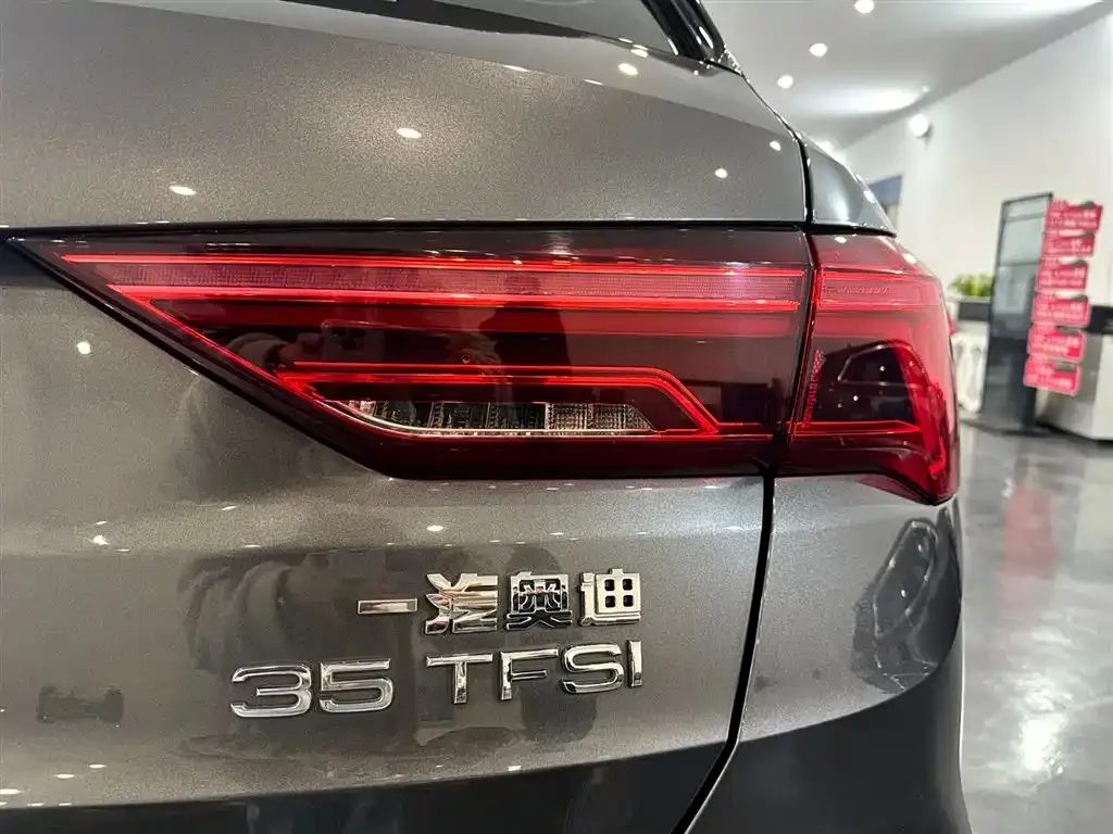 Audi Q3 — фото 10