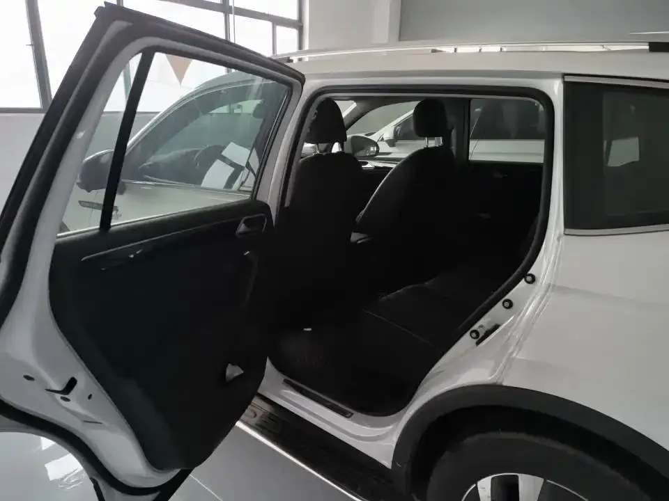 Volkswagen Tiguan L 2022 из CN, фото 5