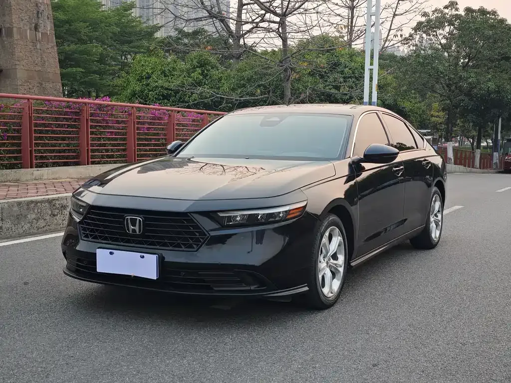 Honda Accord — фото 1