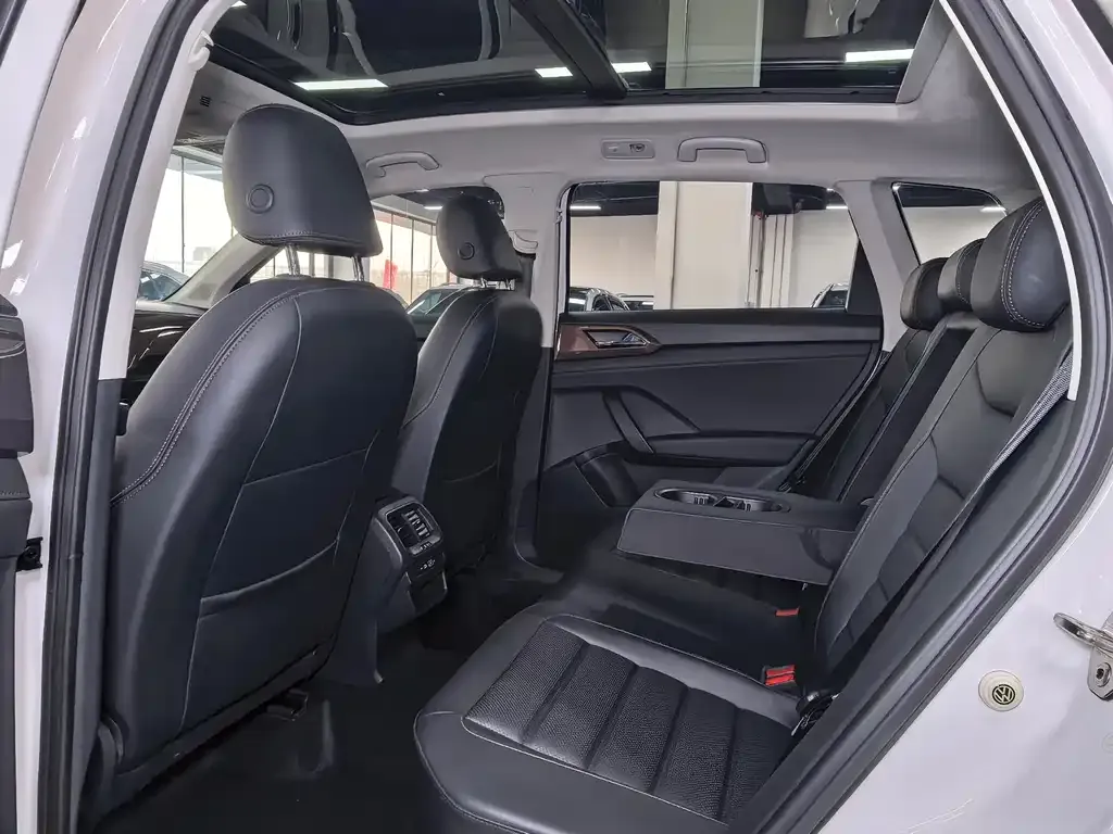 Volkswagen Tharu 2022 из CN, фото 7