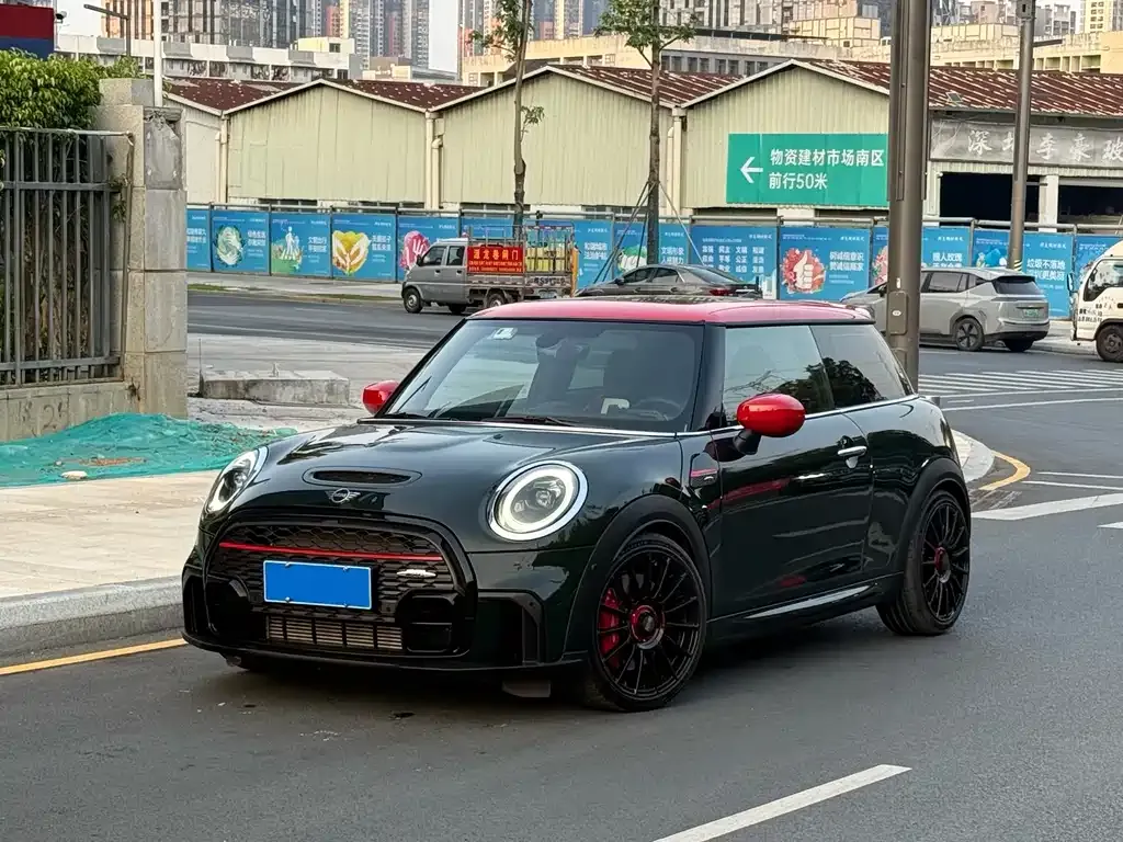 MINI JCW (John Cooper Works) — фото 1